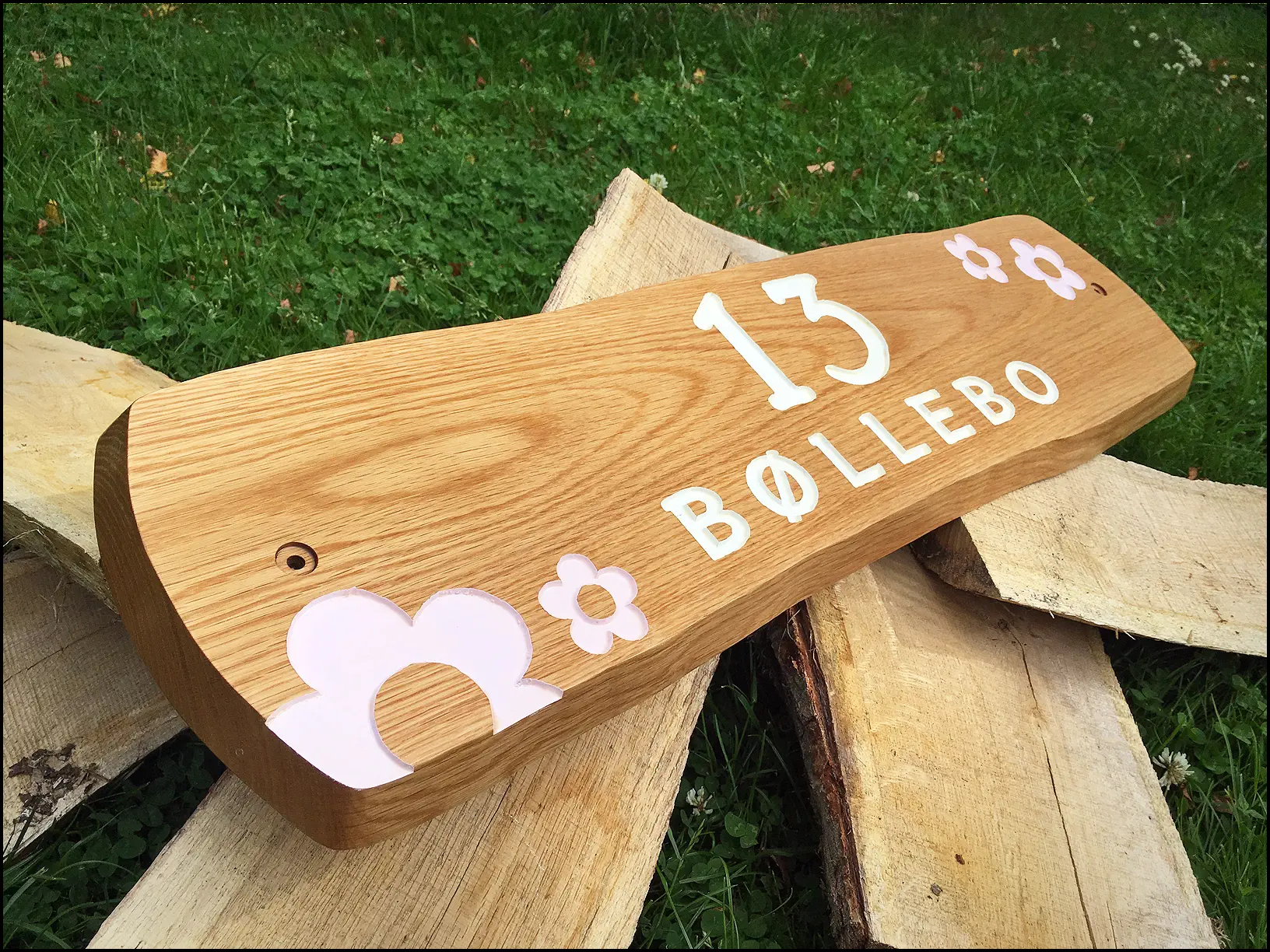 Skilt af egetræ