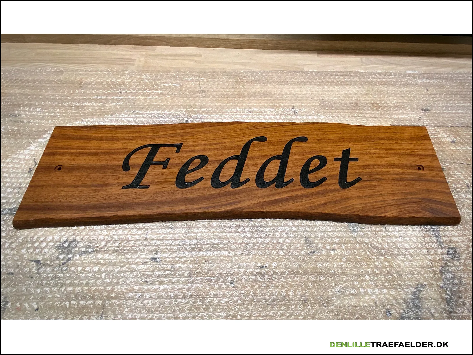 www.denlilletraefaelder.dk - Din gravør af massive træskilte!