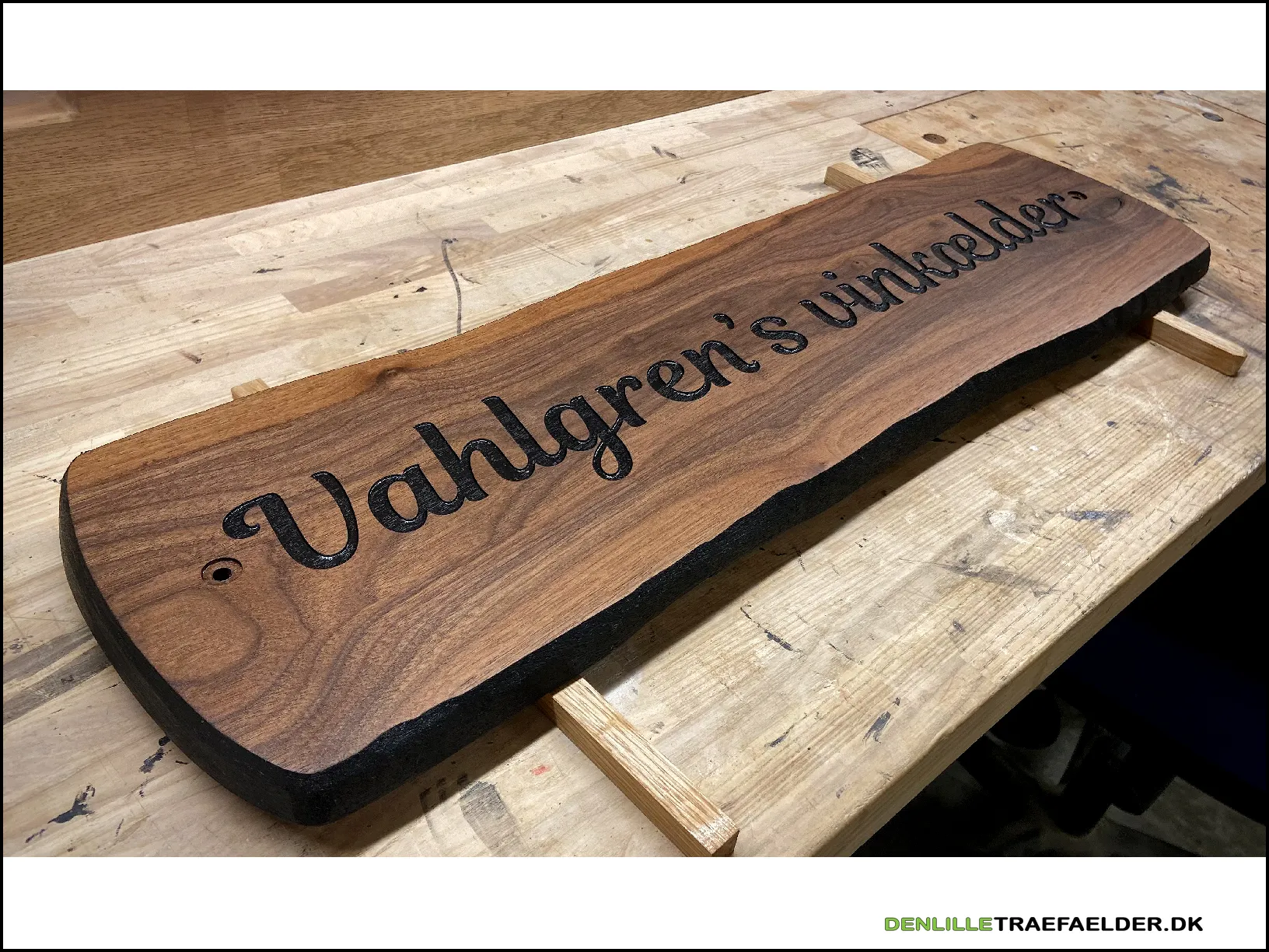 www.denlilletraefaelder.dk - Din gravør af massive træskilte!
