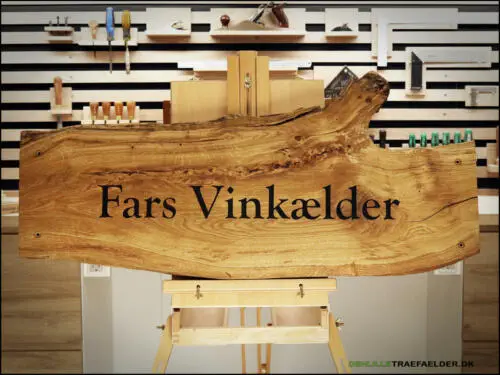 www.denlilletraefaelder.dk - Din gravør af massive træskilte!