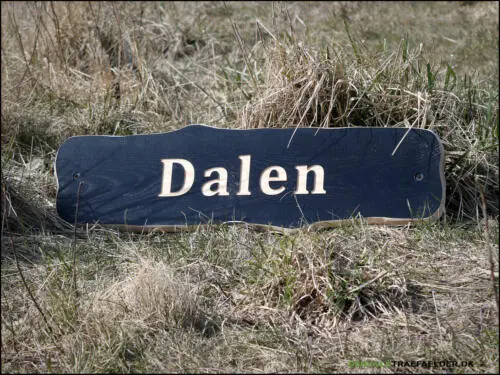 www.denlilletraefaelder.dk - Din gravør af massive træskilte!