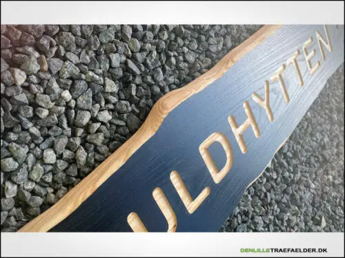 www.denlilletraefaelder.dk - Din gravør af massive træskilte!
