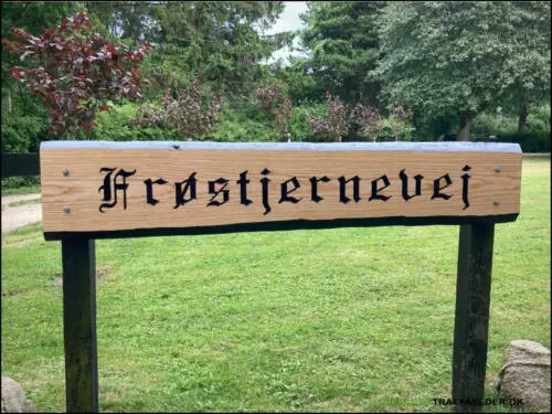 www.denlilletraefaelder.dk - Din gravør af massive træskilte!