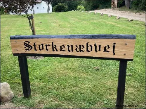 www.denlilletraefaelder.dk - Din gravør af massive træskilte!