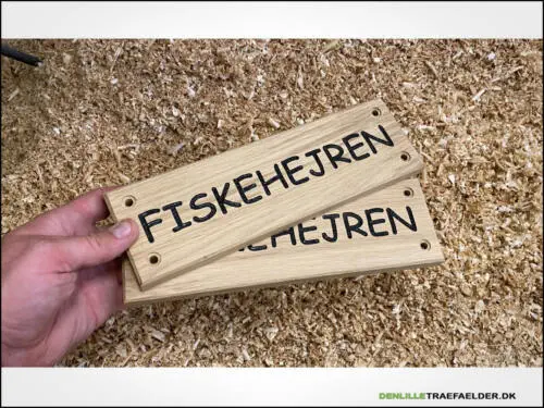 www.denlilletraefaelder.dk - Din gravør af massive træskilte!