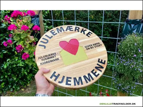 www.denlilletraefaelder.dk - Din gravør af massive træskilte!
